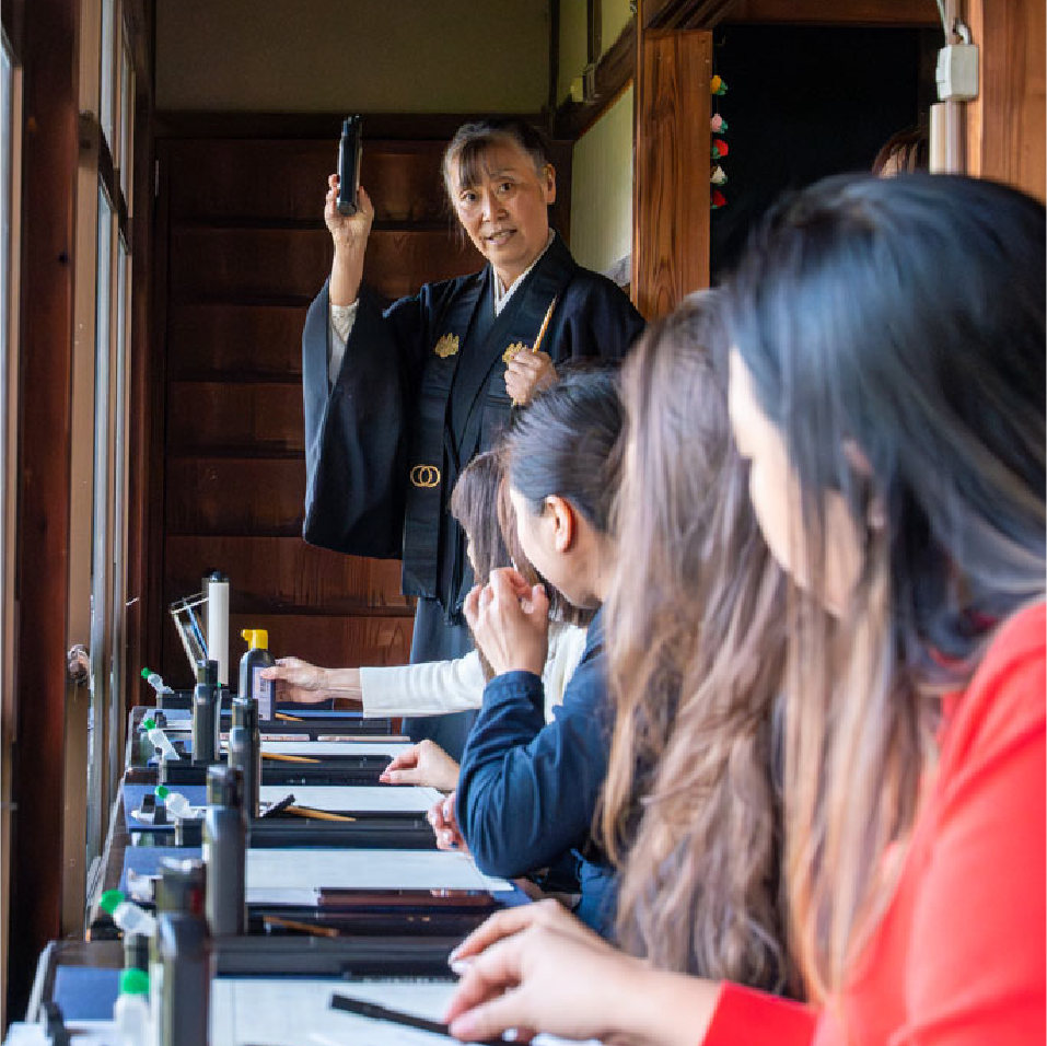 川原寺|女性住職の導きで行う写経と奉納(抹茶付き)