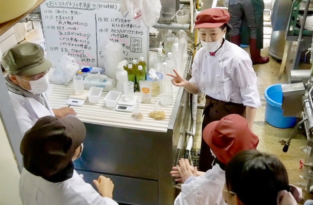 明日香村で搾りたて豆乳&とうふ作り体験