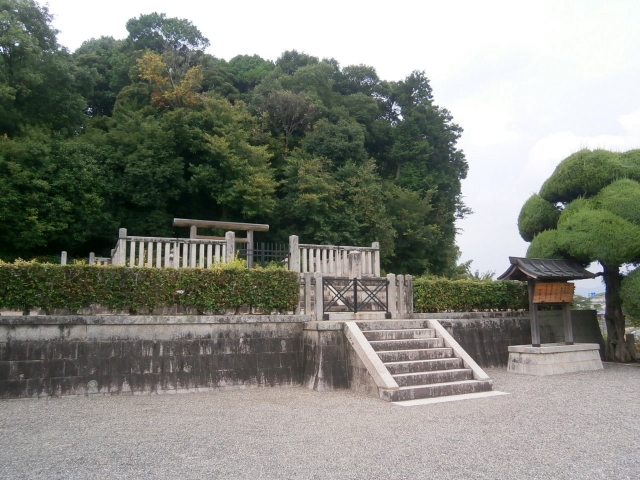 明日香村の天武・持統天皇陵