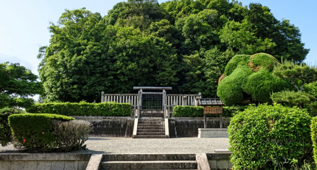 明日香村の天武・持統天皇陵