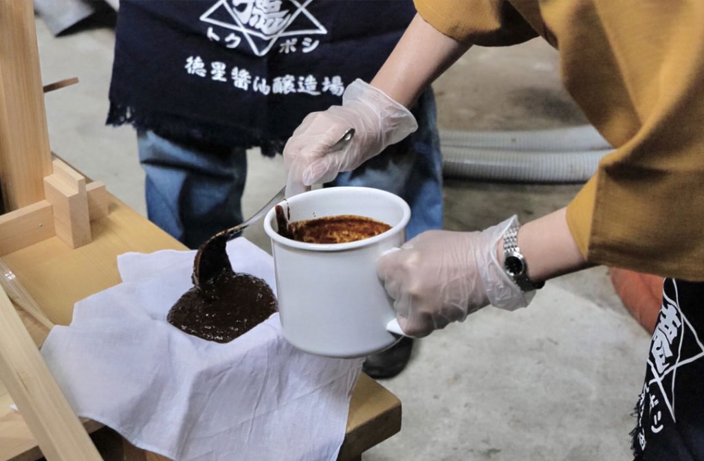 Experience making soy sauce at a soy sauce brewery that has been in operation for 100 years in Asuka Village. Make your own MY soy sauce